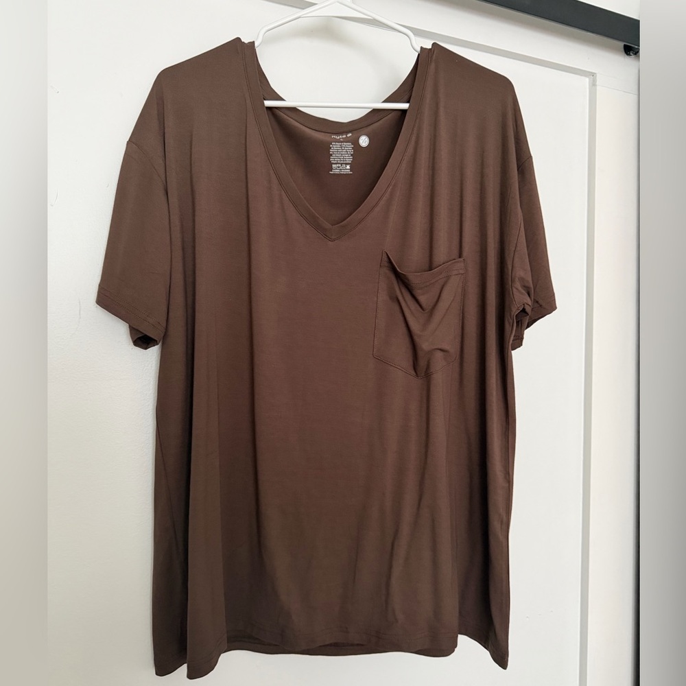 Kyte Baby women’s vneck tee